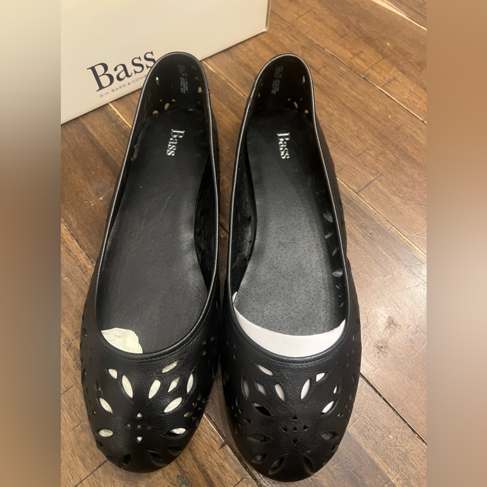 Bass flats, size 11, brand new, never worn. Runs narrow.